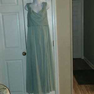 David's Bridal Crisscross off-the-shoulder mesh bridesmaid dress Sz 12